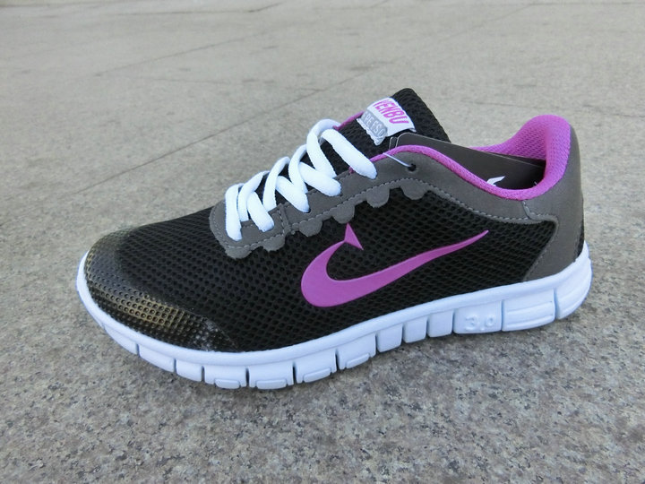 ladies athletic shoes