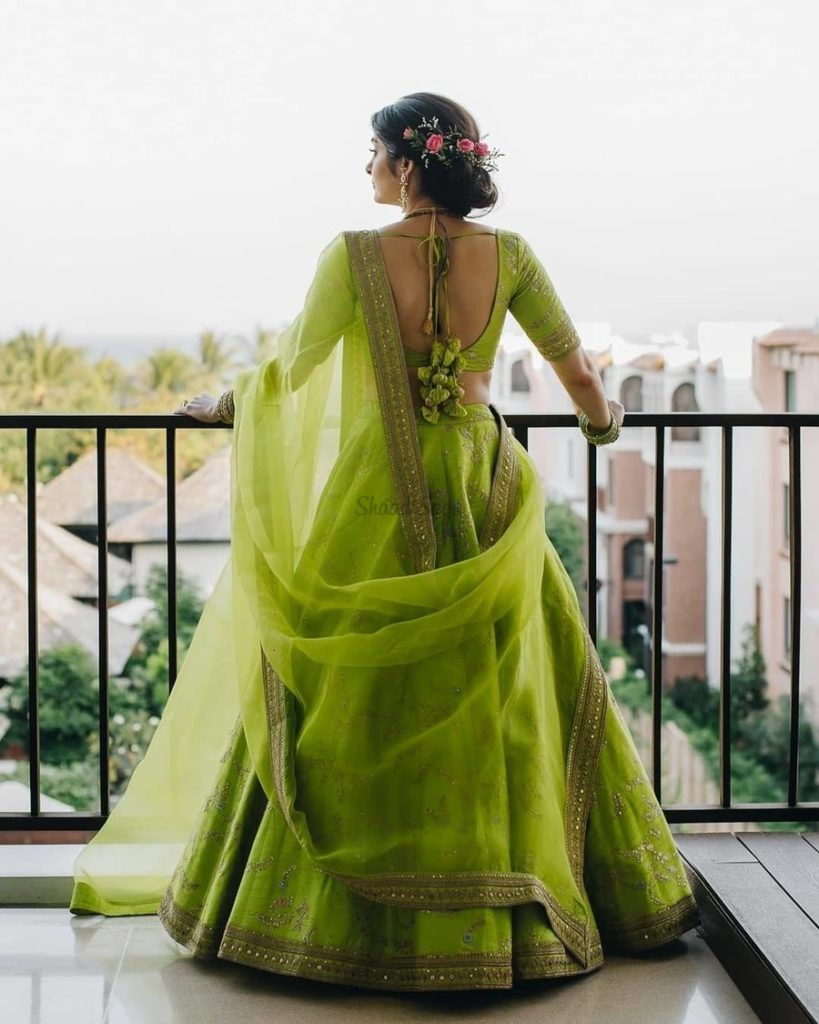 Sexy Backless Blouses Designs For Brides & Bridesmaid (Must Check It)