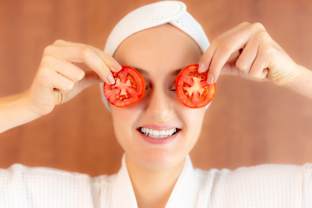 Tomato- Natural Remedy For Tan Removal