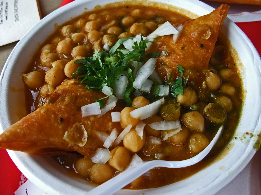 samosa with chole - best street food experience of delhi