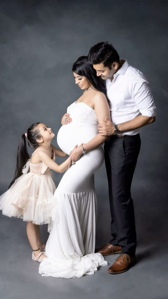 family maternity photoshoot