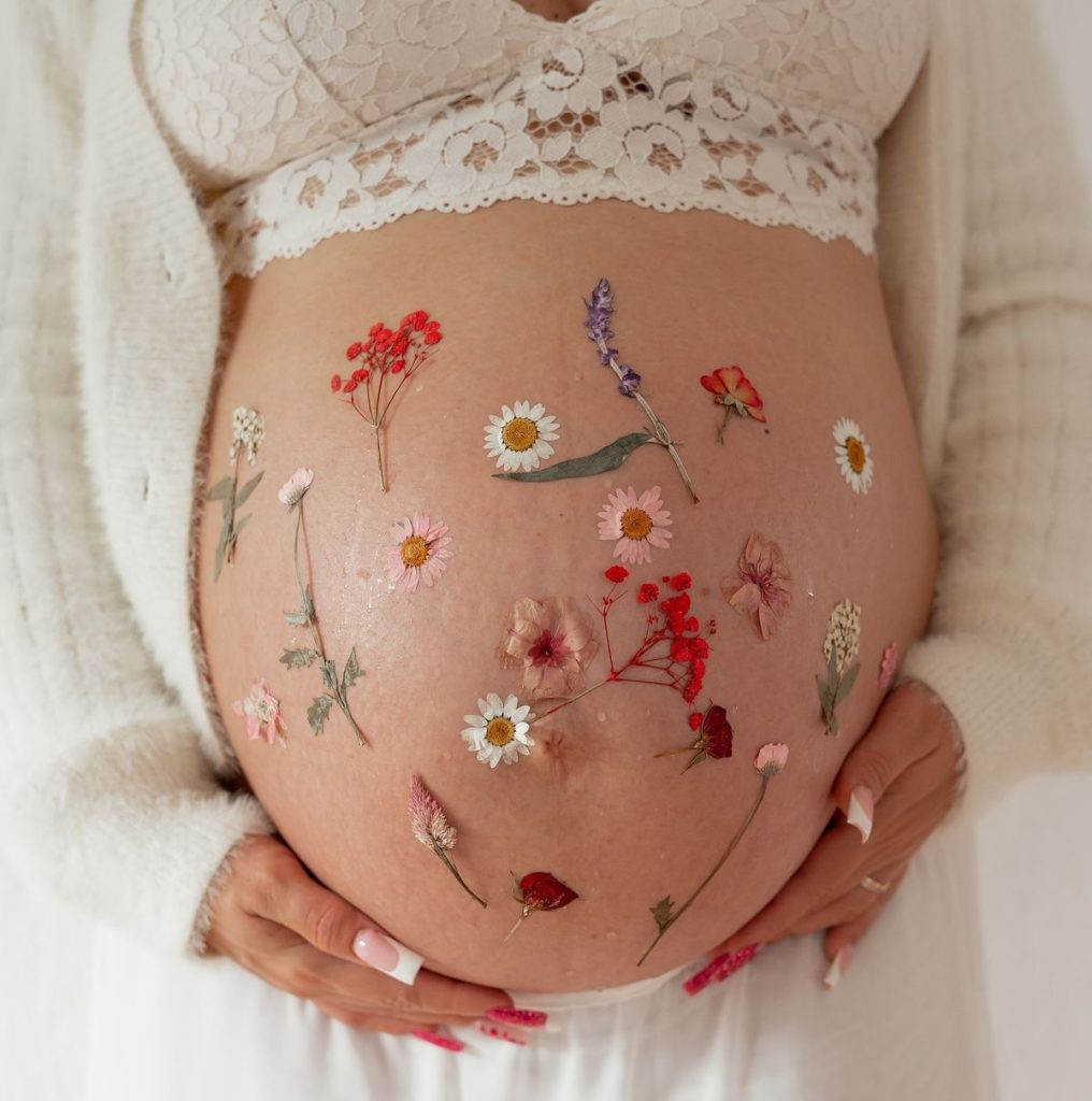 Belly Art Outfits for Pregnant Women